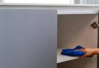 在室內(nèi)進(jìn)行保潔的時(shí)候，要注意什么？