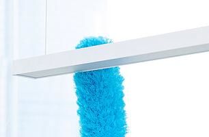 全屋干清潔 —— 清除浮塵，避免濕擦成泥